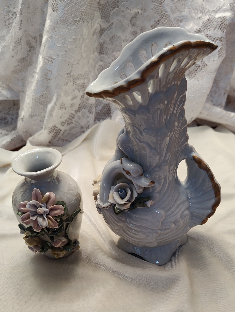 Source Unknown White Ceramic Floral Vase with Gold Rim